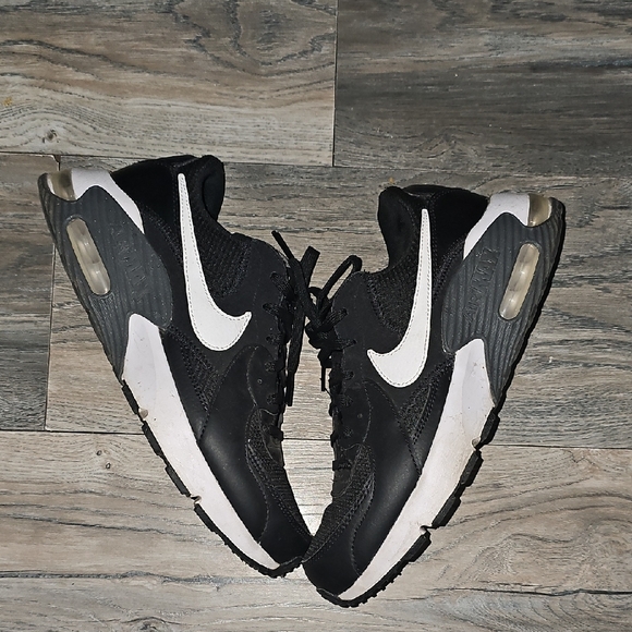 Nike Air Max Men's Black and White Sneakers - Picture 2 of 6
